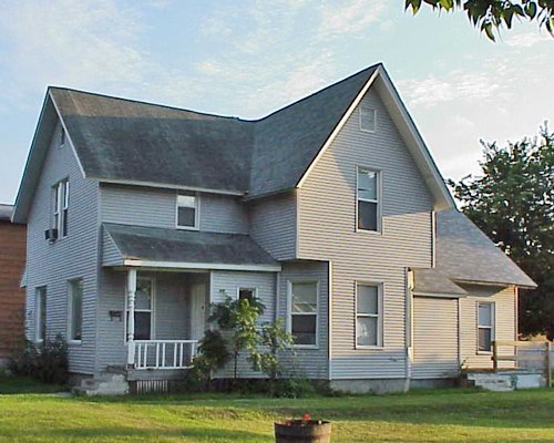 1821 Charles Street La Crosse