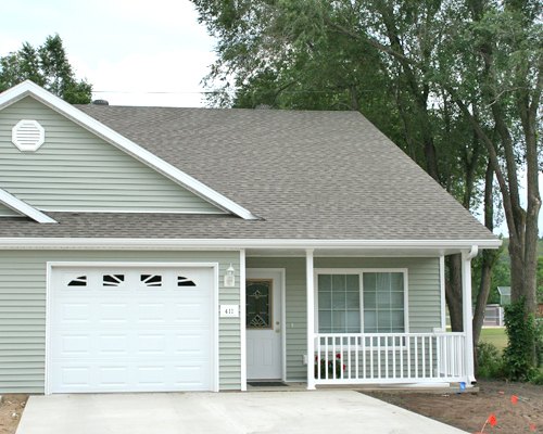 2nd Avenue E & State Street Holmen