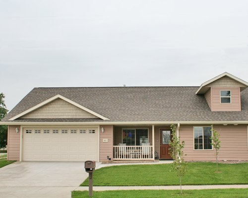 Grant Street (300 block) Holmen