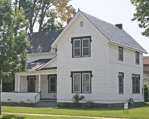 229 8th Street North La Crosse