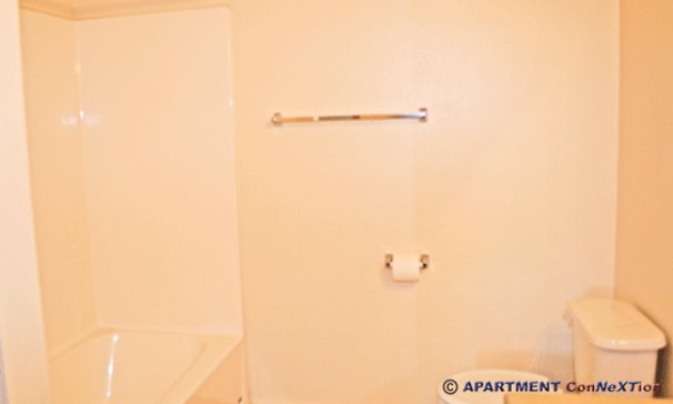 Full Bathroom with Tub/Shower