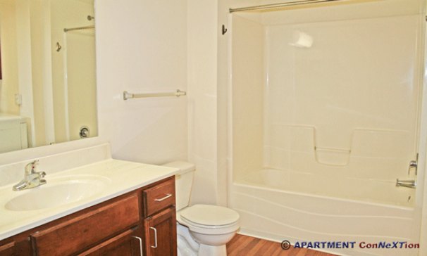 Full Bathroom with Tub/Shower