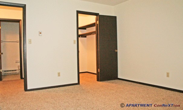 Master (view to Door & Closet)