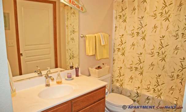 Full Bathroom with Tub/Shower