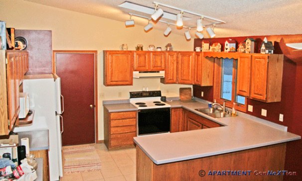 Kitchen with Snack Bar