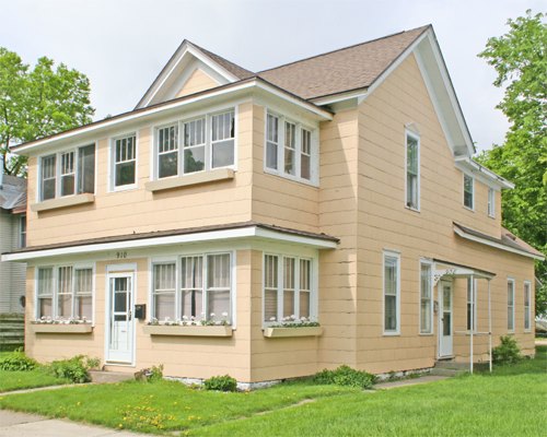 908 7th Street South La Crosse