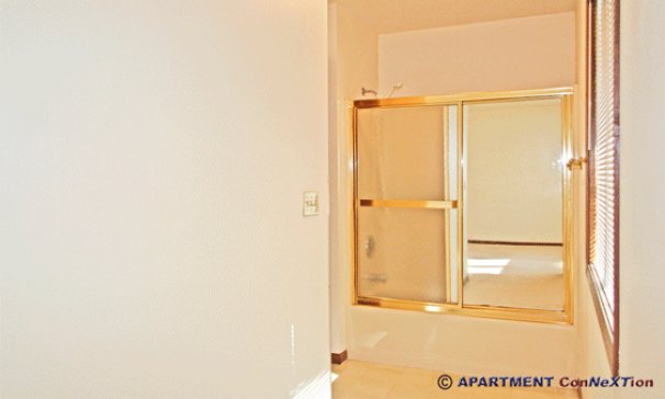 Bathroom 1 Tub/Shower