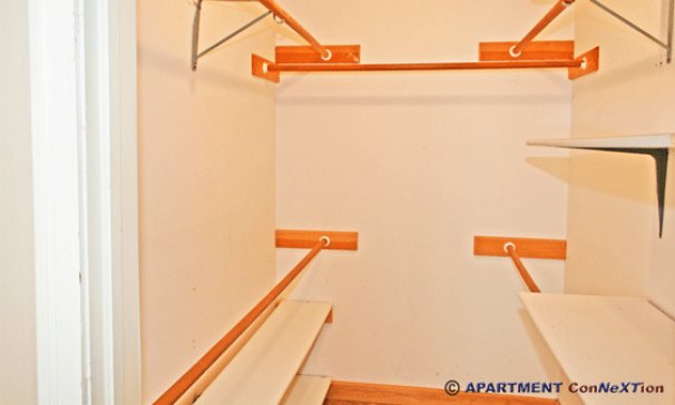 Master Bedroom Walk-In Colset