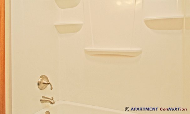 Bathroom 1 Tub / Shower