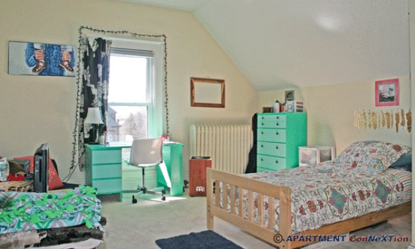 Bedroom 2 (Upper Floor)