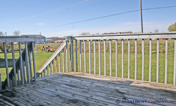 Deck (off dining room)