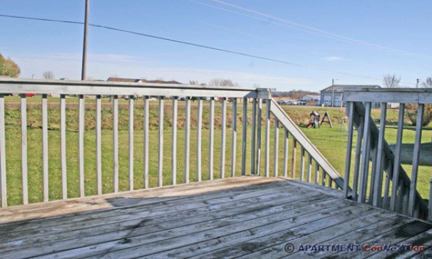 Deck (off dining room)