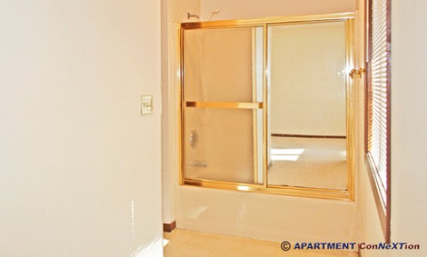 Bathroom 1 Tub/Shower