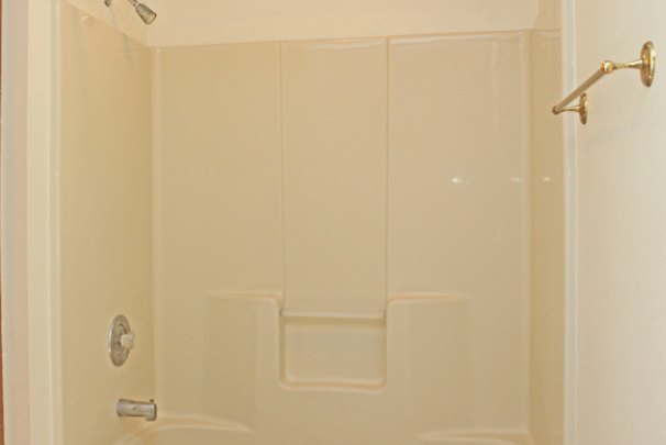 Full Bathroom 1