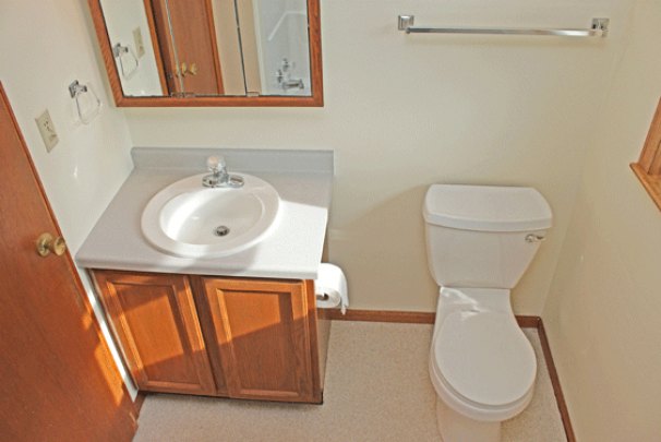 Full Bathroom (2nd Floor)