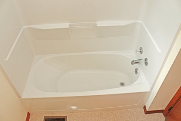 Full Bathroom (2nd Floor)