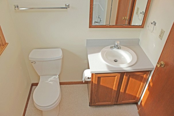 Full Bathroom (2nd Floor)