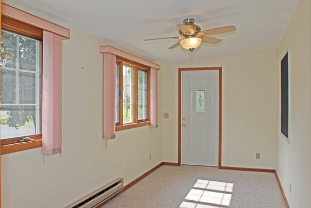 4-Season Sun Room (Off Kitchen)
