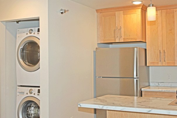 Washer / Dryer (next to kitchen)