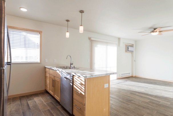 Kitchen (to living room)