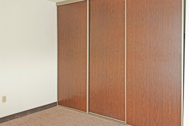 Bedroom Big Triple Door Closet