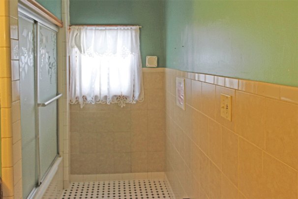 Washer/Dryer Hook-Ups in Bathroom