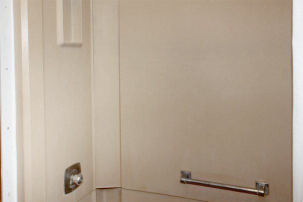 Bathroom Full Tub/Shower