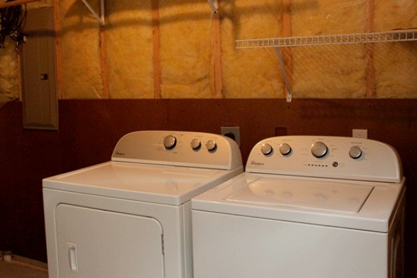 Full Size Washer & Dryer in Unit