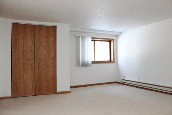 Super King 16x18 Bedroom