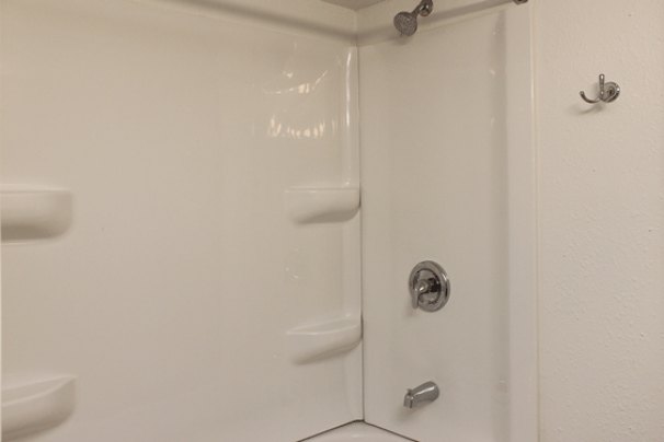 Bathroom Full Tub / Shower