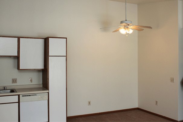 Kitchen & Dining
