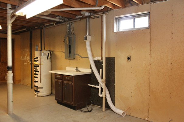 Laundry Hook-Ups & Sink (Basement)
