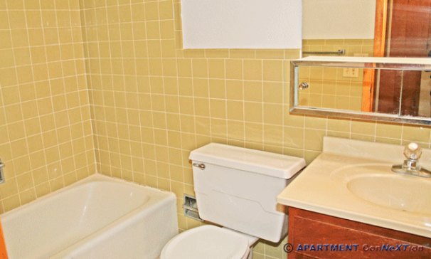 Full Bathroom with Tub/Shower