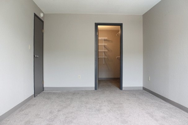Master with Walk-In Closet Option