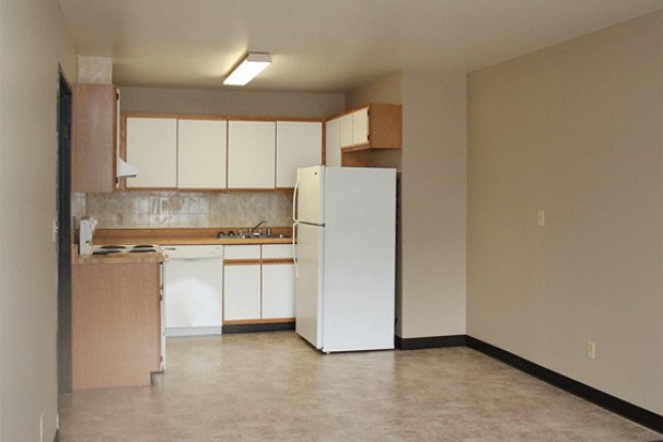 Dining Area & Kitchen
