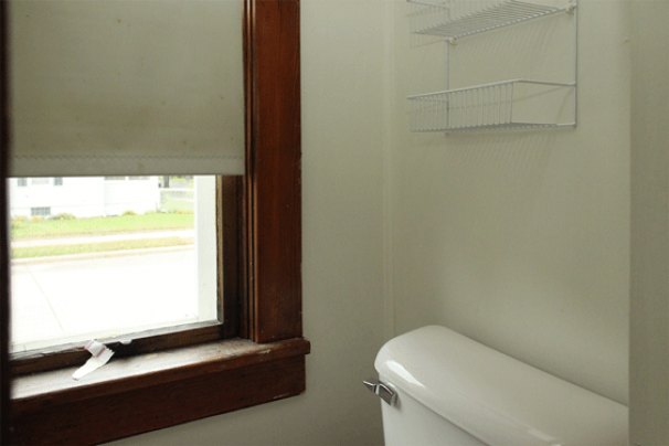 1/2 Bath (1st Floor)