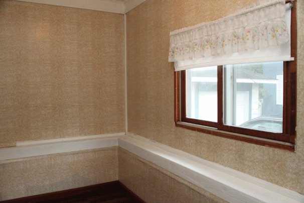 Pantry (off kitchen)