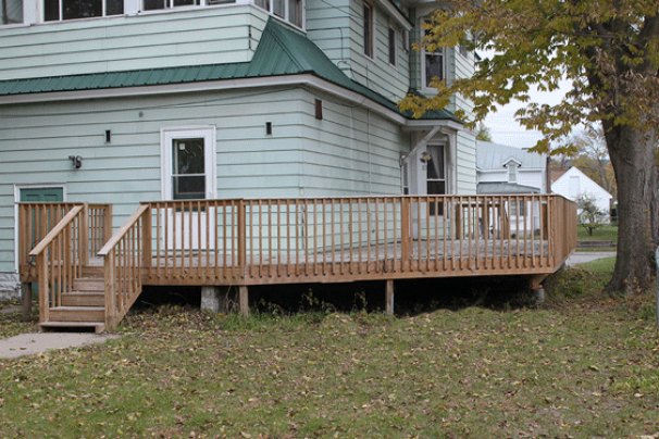 Amish Deck Wraps Around to Rear Entry