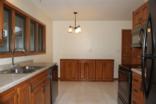 Kitchen (view to breakfast room)