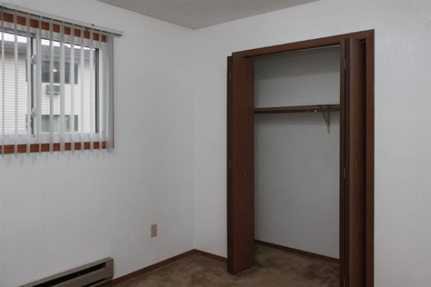 Bedroom (open closet)