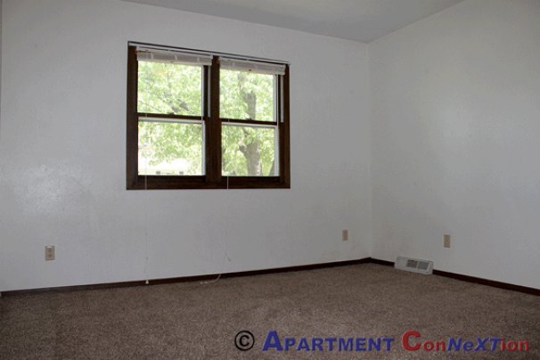 Bedroom 1 (Upper Level)