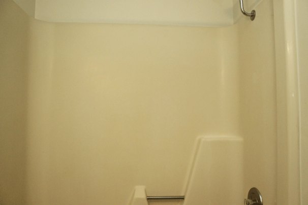 Bathroom Full Tub/Shower