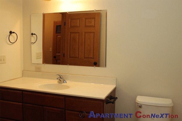 Bathroom 2 (upper level)