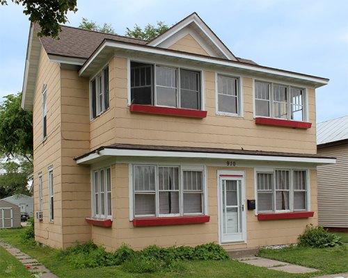 910 7th Street South La Crosse