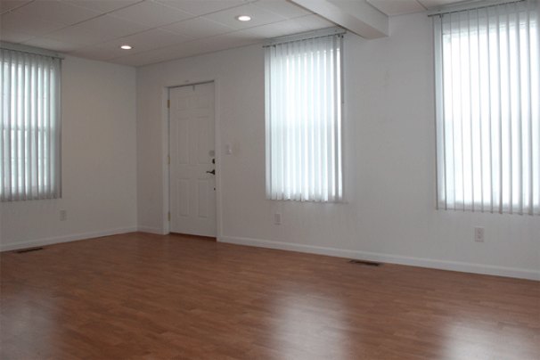 Living Room (to entry door)