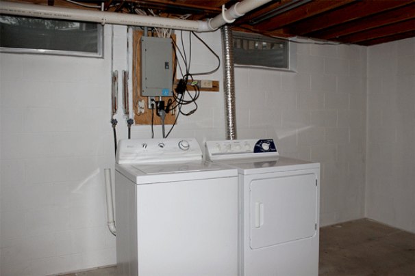 Washer / Dryer (Lower Level)