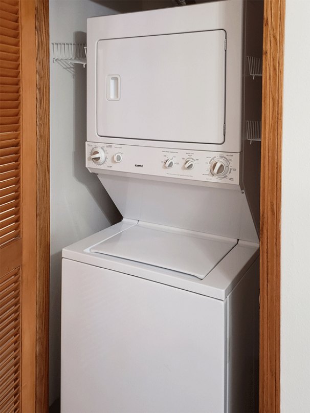 Laundry Closet with Washer/Dryer