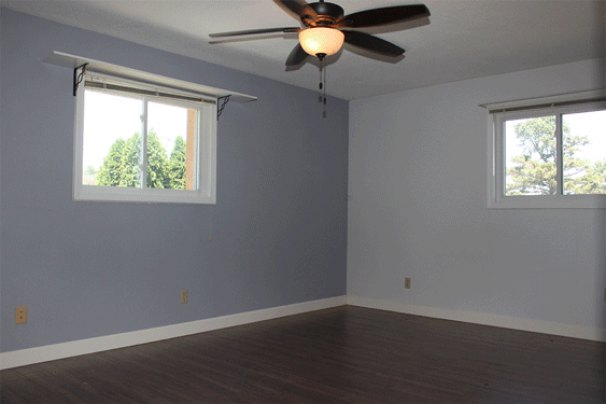 King Master Bedroom (with walk-in cedar closet)