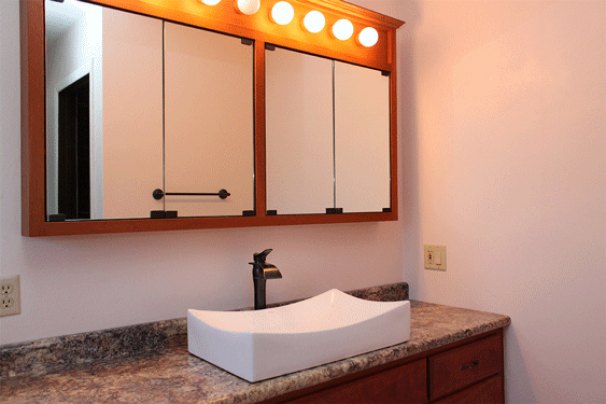 Master Bathroom (with Jacuzzi tub)