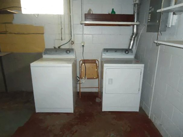 Washer / Dryer in Basement